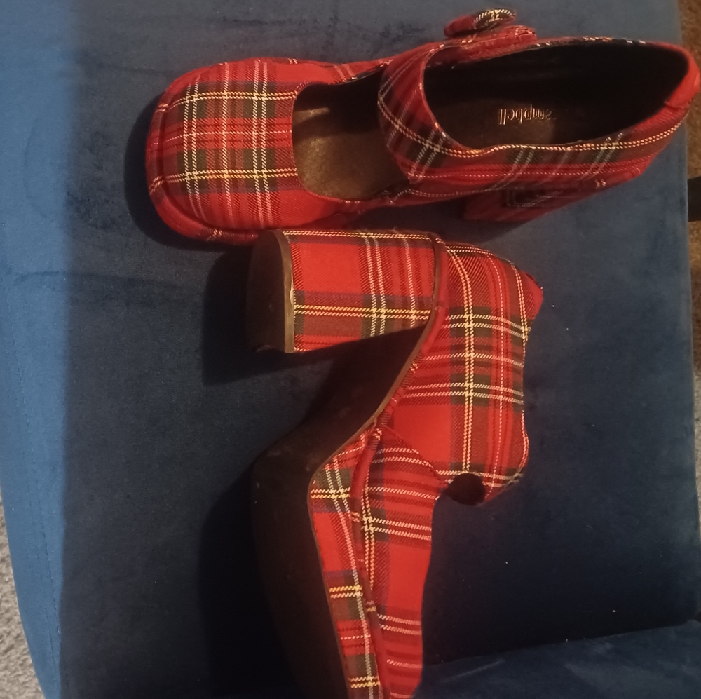 Jeffrey Campbell...classy Platform  Shoes, worn twice like new